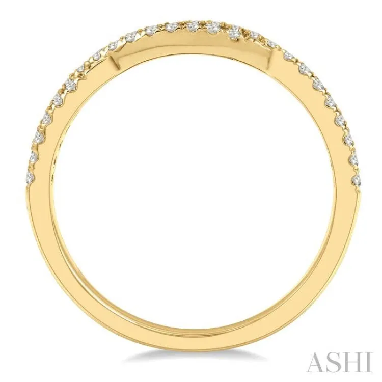 1/4 ctw Twisted Round Cut Diamond Wedding Band in 14K Yellow Gold