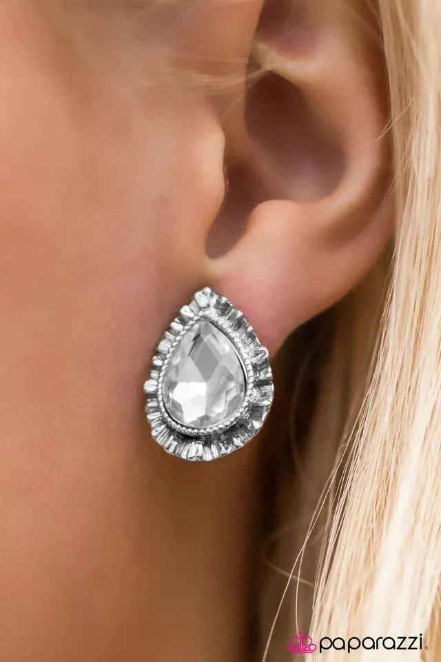 Paparazzi Earring ~ The Royal Court - White